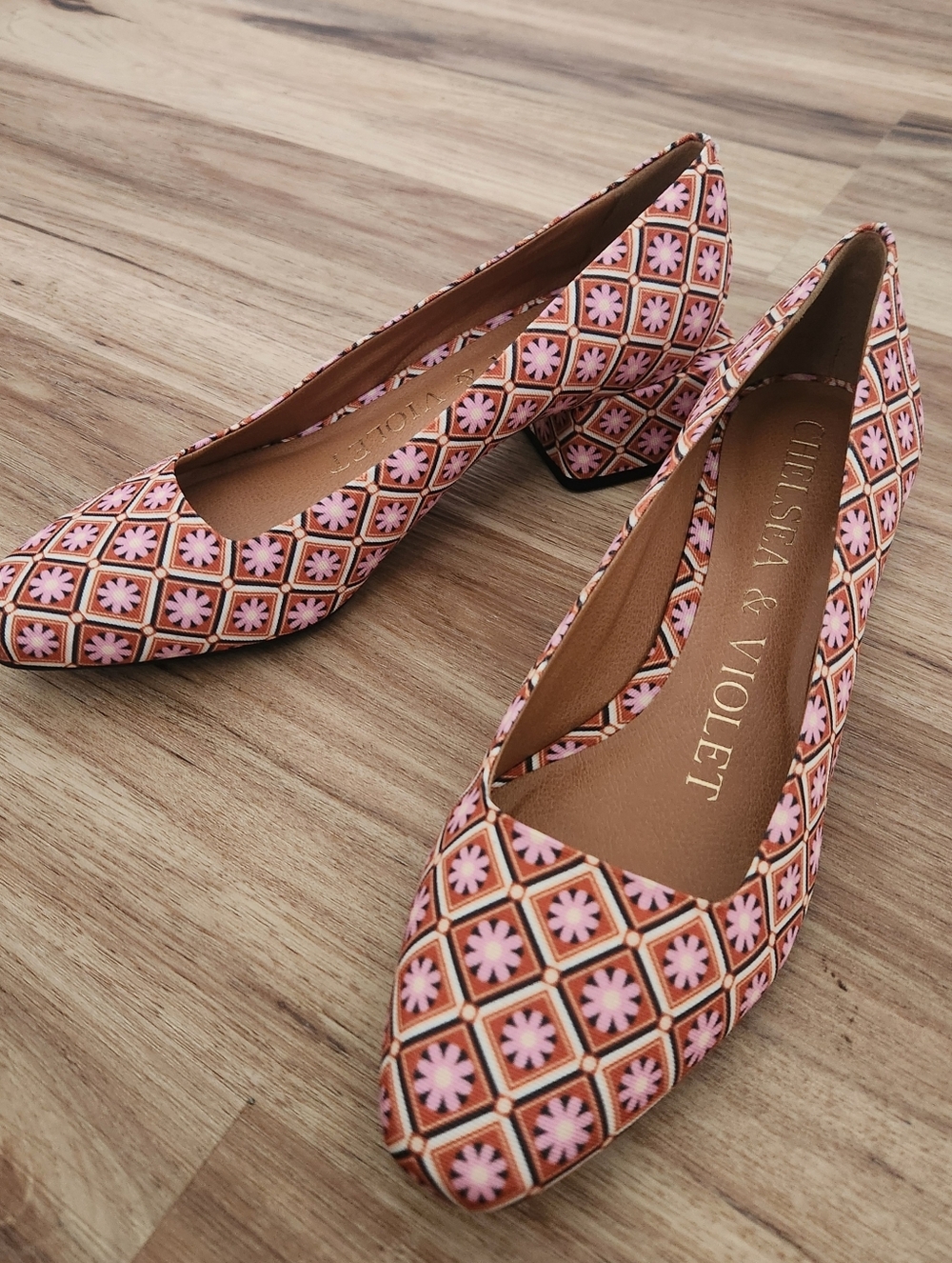 Chelsea & Violet Pink Retro Geometric Block Heel Pumps Size 6.5